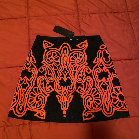 Guess blue denim mini-skirt with hand embroidery - Picture 1 of 2